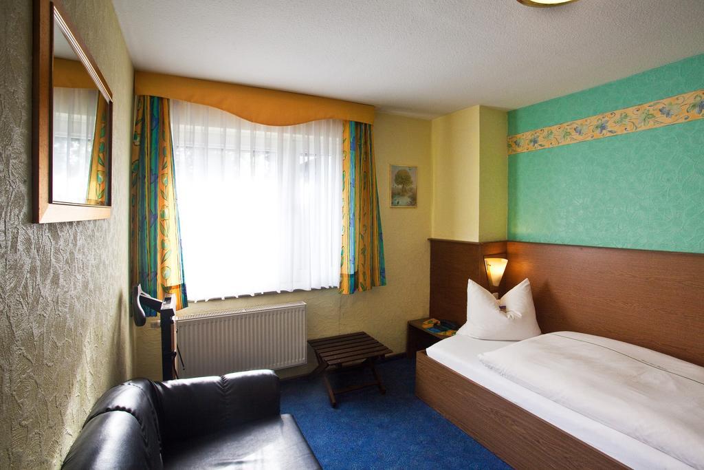Zur Kastanie Hotel มึลไฮม์ อันแดร์ รัวร์ ห้อง รูปภาพ