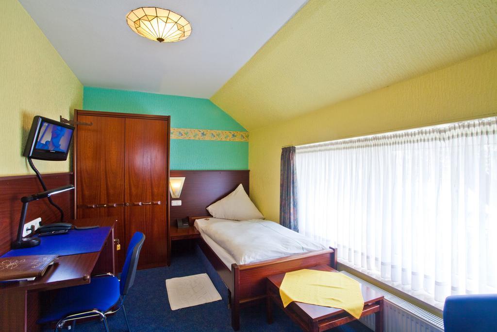 Zur Kastanie Hotel มึลไฮม์ อันแดร์ รัวร์ ห้อง รูปภาพ